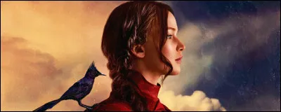 Quel objet Cinna accroche-t-il &agrave; la veste de Katniss avant d'entrer dans les jeux ?