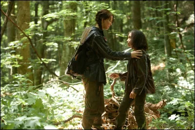 Avec qui Katniss fait-elle alliance ?