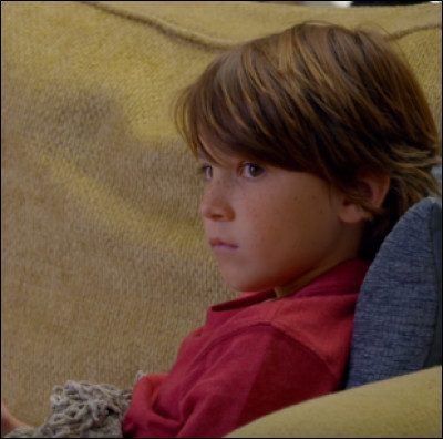 Comment se prénomme le petit frère de Kelly ?