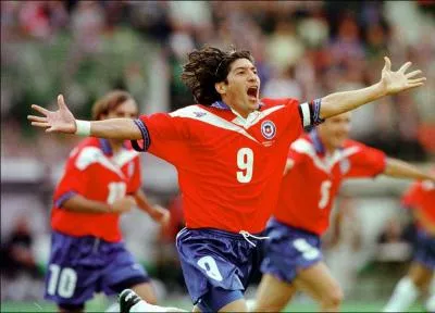 Chili-France : 2-1 le 01/09/2001  Santiago. Bonjour le voyage... enfin, les all-stars taient en tourne... et c'tait le dernier match international de cet attaquant, auteur d'une passe dcisive :