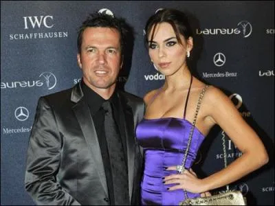 France-Hongrie : 2-1 Le 31/05/2005  Metz. Il y a mieux, pour motiver les joueurs avant les vacances. La star de la Hongrie, c'tait son slectionneur, ex-international allemand, ici avec son pouse