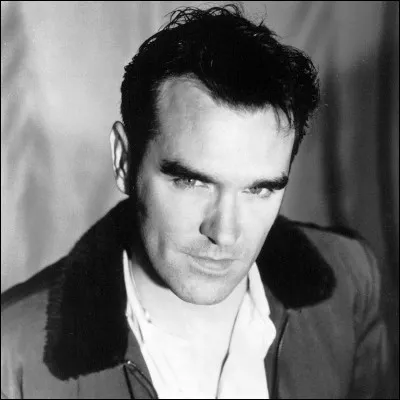 Quel groupe de rock, mené par le chanteur Morrissey, a sorti lalbum "The Queen is Dead" en 1986 ?