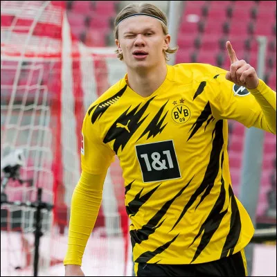 Où Mbappé devait-il signer en milieu d'année 2021 mais cela n'a pas eu lieu ?