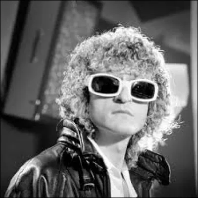 Complétez le titre de cette chanson : "Viens de te faire...