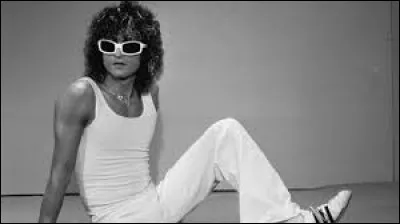 Complétez le titre de cette chanson : "L'amour avec...