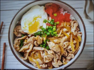 Dans quel pays peut-on manger du donburi ?