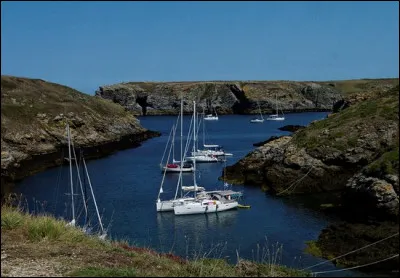Crique : où est située la crique de Ster Vraz ?