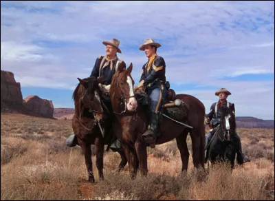 Dans "La Charge héroïque" (1949), le capitaine de cavalerie Nathan Brittles (John Wayne), ami dun vieux chef indien et à la veille de prendre sa retraite, doit faire face un soulèvement des Indiens. C'est un film de ...