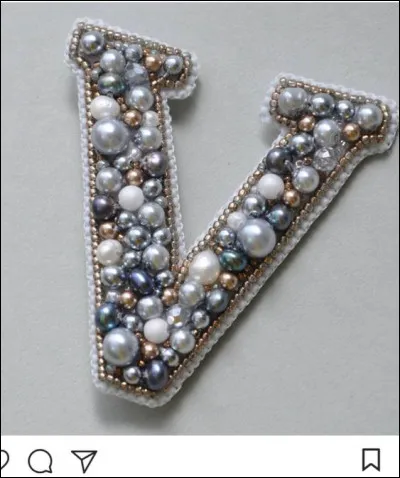 Voici encore le peintre Vasarely, son prénom commence par :