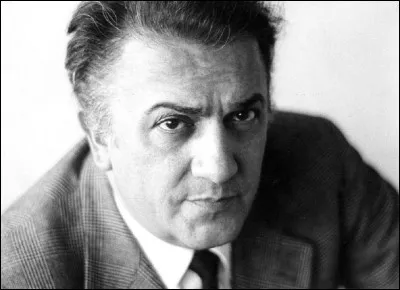 Je me souviens est la traduction en français du romagnol 'Amarcord'' film de ce cinéaste. Qui est-il ?