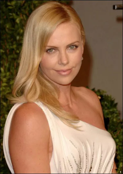 Qui est cette Charlize, mannequin et actrice sud-africaine naturalisée américaine, héroïne de nombreux films d'actions ?