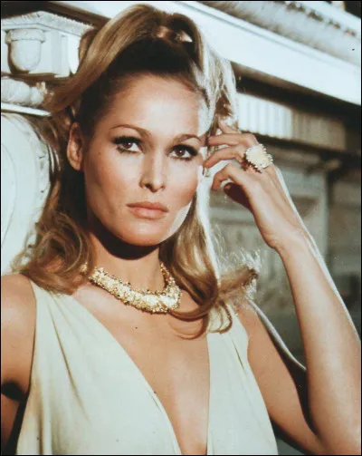 Qui est cette Ursula, actrice suisse, sex-symbol des années 1960, James Bond girl sexy dans le film de 1962 "James Bond 007 contre Dr No", le premier de la série ?