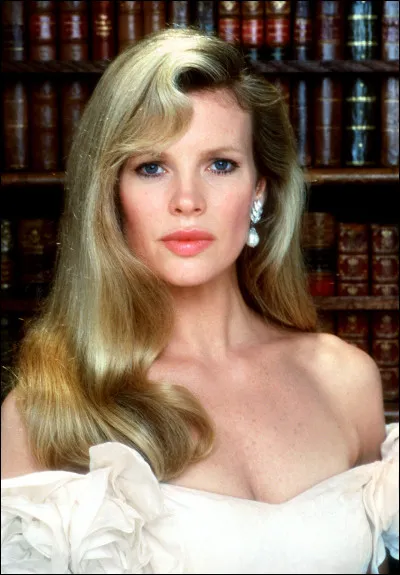 Qui est cette Kim, actrice et mannequin américaine, sex-symbol des années 1980 grâce a son rôle de James Bond girl dans le film de 1983 "Jamais plus jamais" ?