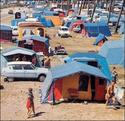 Et pour finir quelle est cette auto sur la gauche assortie à la couleur de la tente ?