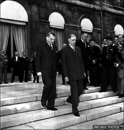 Qui fut le président de la République française, dernier président de la IVe République, auquel succéda Charles de Gaulle ?