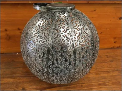 Le premier film parlant français est...