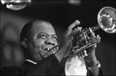 Louis Armstrong était un joueur de trompette célèbre, quel était l'un de ses surnoms ?