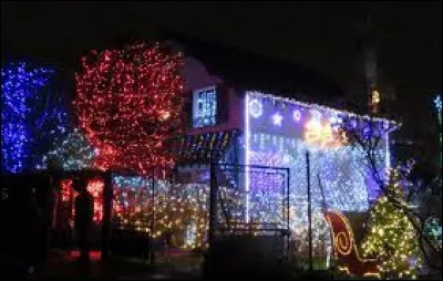 Cette maison illuminée est à voir en Île-de-France, à Draveil. Ville de l'arrondissement d'Évry, elle se situe dans le département ...