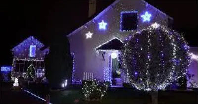 Cette belle maison blanche est à voir à Beaune. Ville bourguignonne, connue notamment pour ses Hospices, elle se situe dans le département ...