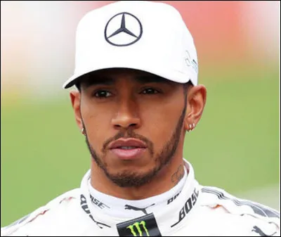 Qui est ce Lewis, pilote britannique, champion du monde en 2008, 2014, 2015, 2017, 2018, 2019, 2020 et victorieux de 103 Grands prix (2007-2021) ?