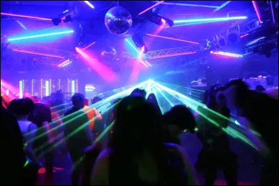 Quel mot n'est pas synonyme de ''boite de nuit'' ?