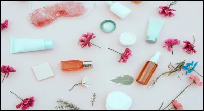 Il y a des distributions gratuites d'échantillons dans la rue :