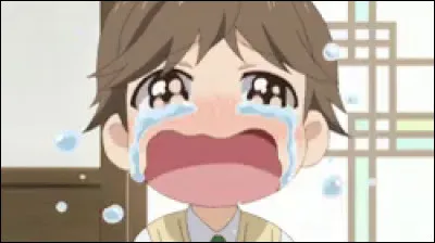 Un gamin dans la rue chiale :