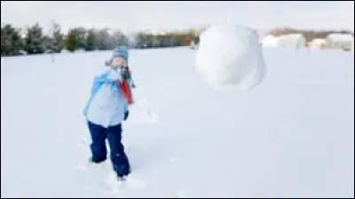 Qui est partant pour une bataille de boules de neige ? Moi ! Et toi qui joues à mon quiz, penses-tu me battre à cette bataille ? 
Si oui, réponds correctement à cette question ! Comment dit-on "boule de neige" en espagnol ?