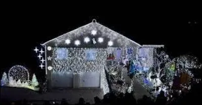 Cette maison blanche est à voir en Lorraine, à Lantéfontaine. Commune de l'aire d'attraction de Briey, dans le Pays Haut, elle se situe dans le département ...