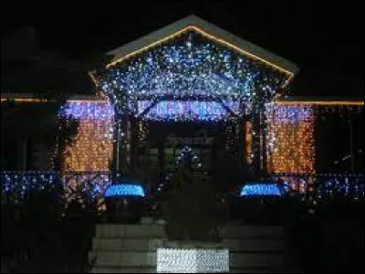 Nous terminons cette balade dans les Antilles, quelque part en Martinique. Nous sommes dans un département d'outre-mer, portant le numéro ...