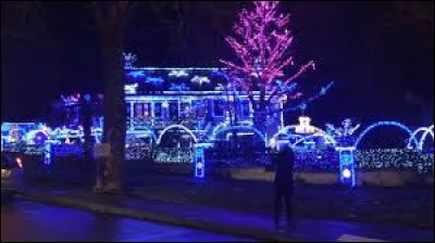 Ces illuminations sont à admirer en Lorraine, à Champigneulles. Ville connue pour sa brasserie, elle se situe dans le département ...