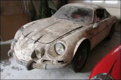 Belle restauration en vue pour cette sportive bien connue. 
Quel est ce modèle ?