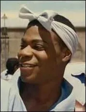 Qui incarne Ms. Tucker ?