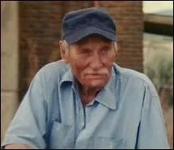 Qui incarne Skitchy ?