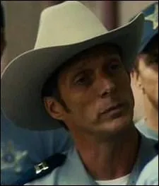 Qui incarne le capitaine knauer ?