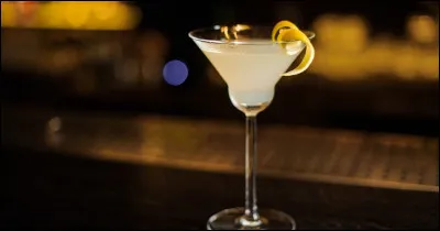 En plus du triple sec, quel alcool entre dans la composition du cocktail White Lady ?