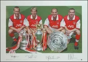 Capitaine d'Arsenal, il a connu de graves problmes d'addiction  l'alcool. Nanmoins, Tony Adams formait le  Famous Four , du  Boring Arsenal , avec Lee Dixon, Steve Bould et