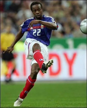 Sidney Govou, fidle  la bouteille, mais galement  l'Olympique Lyonnais de 1996  2010. A-t-il jou pour un autre club franais ?