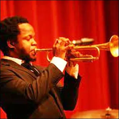 Lequel de ces oiseaux tromp&egrave;te ?