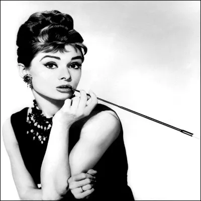 Quel &eacute;crivain am&eacute;ricain a &eacute;crit le roman "Petit d&eacute;jeuner chez Tiffany", adapt&eacute; au cin&eacute;ma avec Audrey Hepburn ?