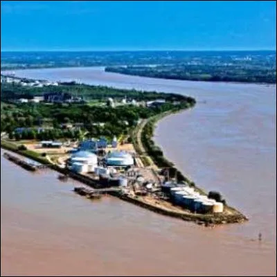 Quel estuaire est form&eacute; par deux fleuves qui se rejoignent au bec d�Amb&egrave;s ?