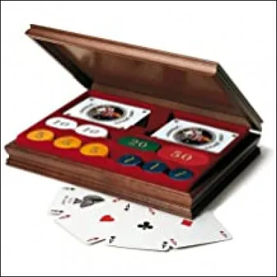 Que fait la belette lorsqu'elle pousse son cri ?