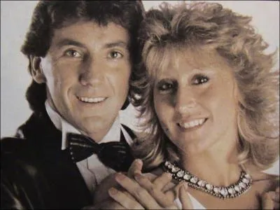 Le duo Peter et Sloane a chant ' Les maris de Vende '