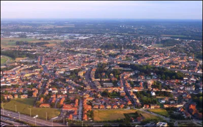 Quelle est cette ville flamande de Belgique où se trouve l'aéroport international de Bruxelles ?