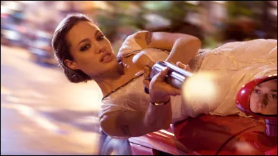 Dans quel film Angelina Jolie est-elle une tueuse à gages ?