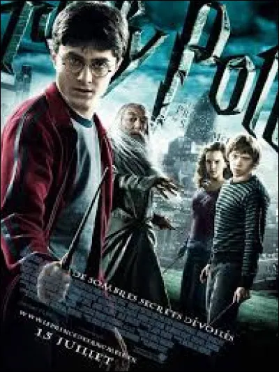 Dans "Harry Potter et le Prince de sang-mêlé", qui embrasse Harry Potter pour la première fois ?