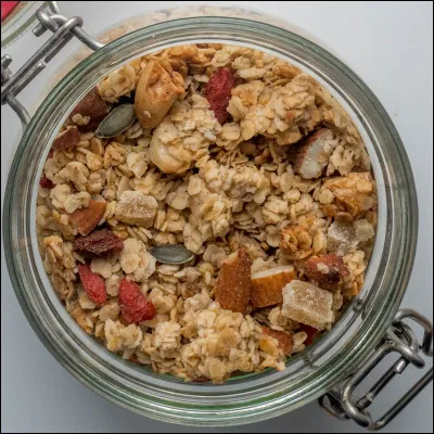 Le muesli est une bonne alternative aux céréales industrielles destinées aux enfants.