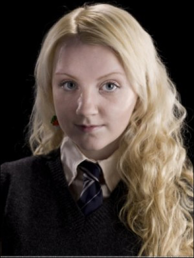 De quelles formes sont les boucles d'oreilles de Luna Lovegood ?
(Question de Hermione2.0)