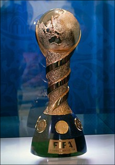 Comment s'appelait la compétition lors de ses deux premières éditions en 1992 et 1995, avant d'être renommée Coupe des confédérations ?