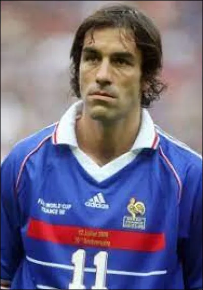 Quel joueur français termina Soulier d'or du tournoi en 2001 en compagnie de Robert Pirès ?
